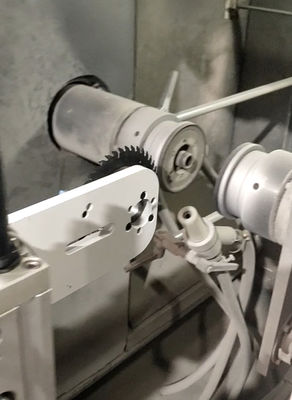 Dokładna piła CNC z robotem